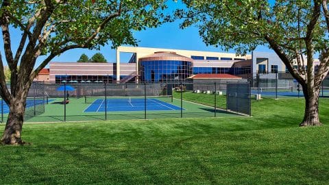 club greenwood facility and tennis courts in summertime